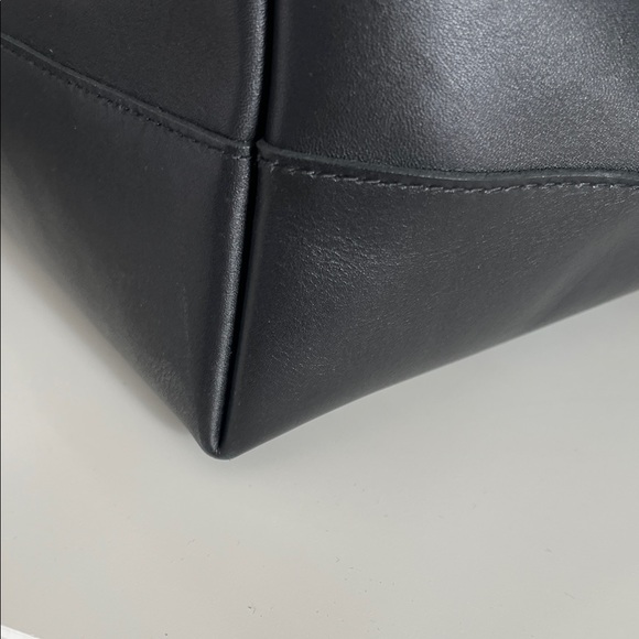 Like new!! Madewell the Essential Bucket Tote  Leather Shoulder Bag - Picture 10 of 13